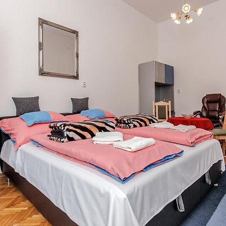 Arany Csillag Apartman เอ็กเกอร์ ภายนอก รูปภาพ
