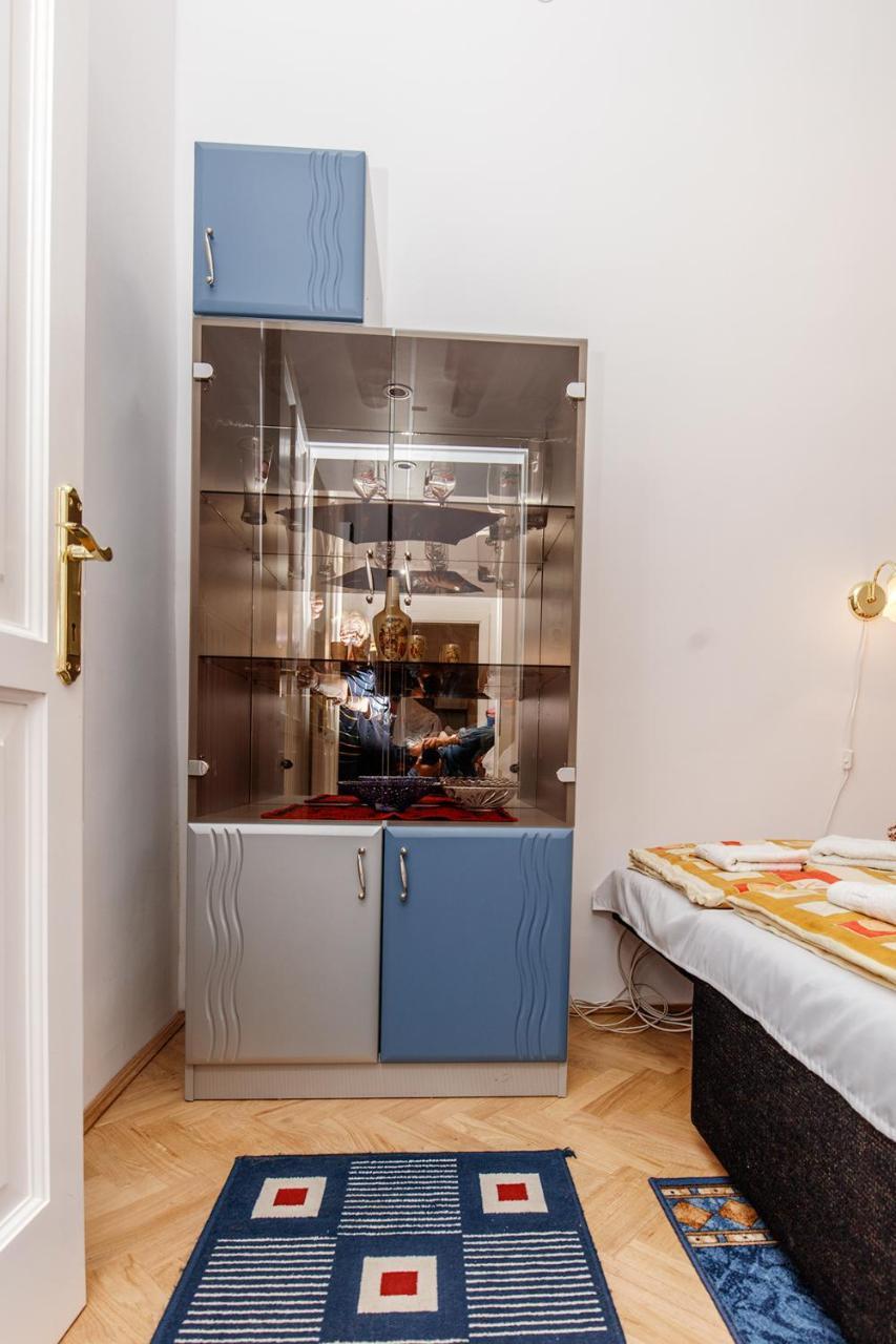Arany Csillag Apartman เอ็กเกอร์ ภายนอก รูปภาพ