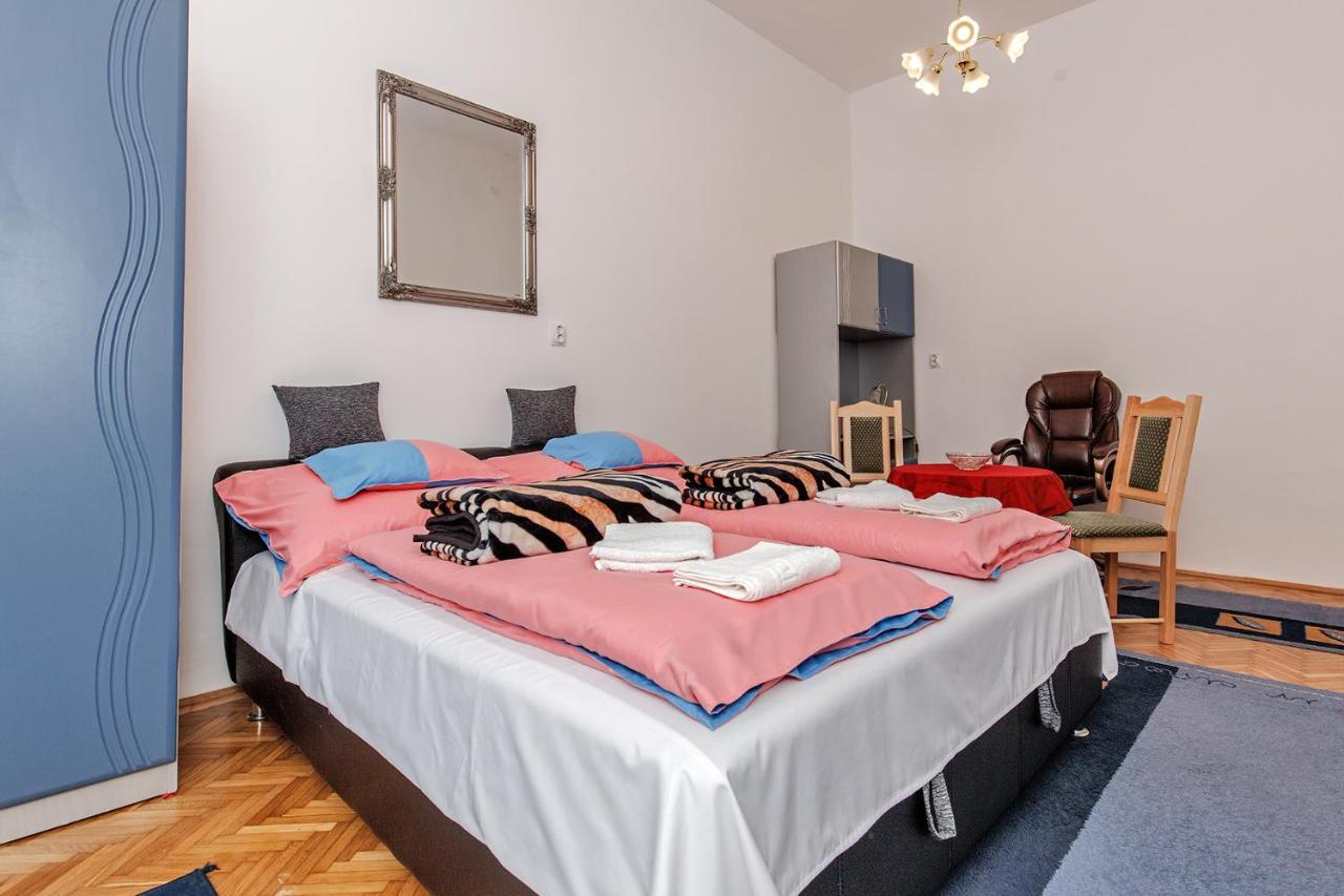 Arany Csillag Apartman เอ็กเกอร์ ภายนอก รูปภาพ