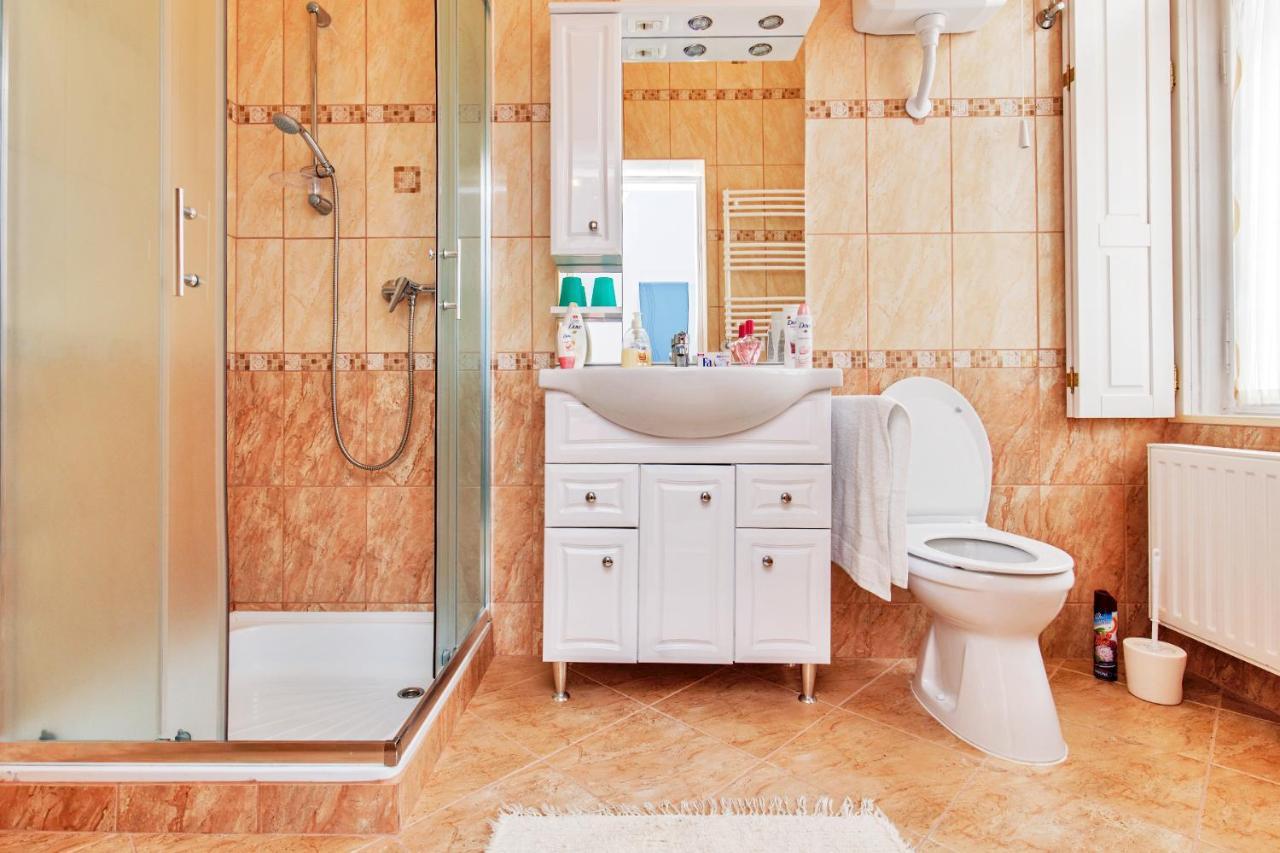 Arany Csillag Apartman เอ็กเกอร์ ภายนอก รูปภาพ